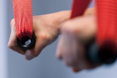 H&auml;nde in Slings bei einer Sling-Therapie